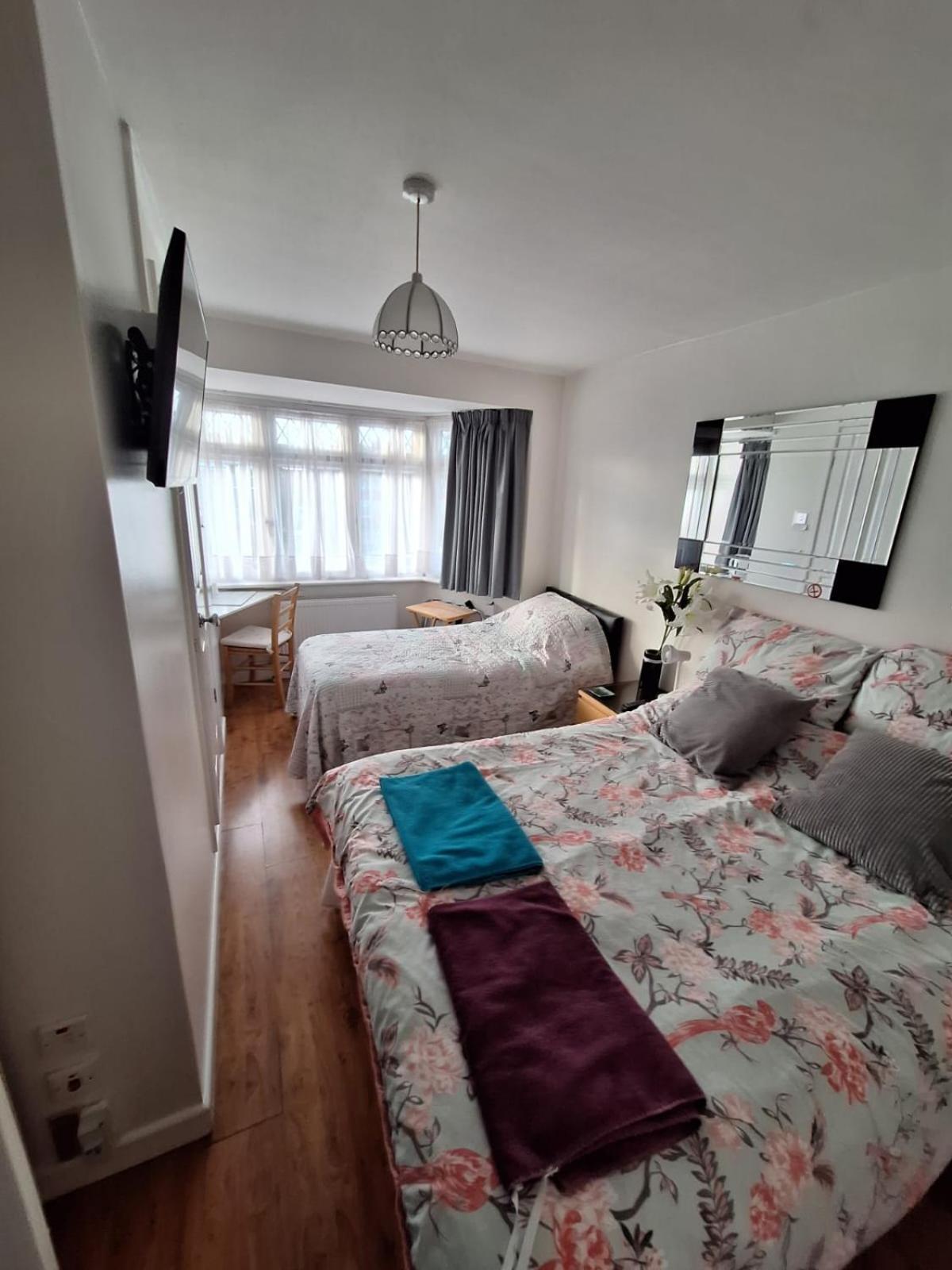 Harrow B & B Extérieur photo