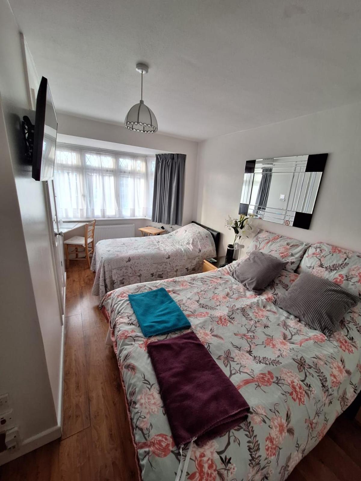 Harrow B & B Extérieur photo