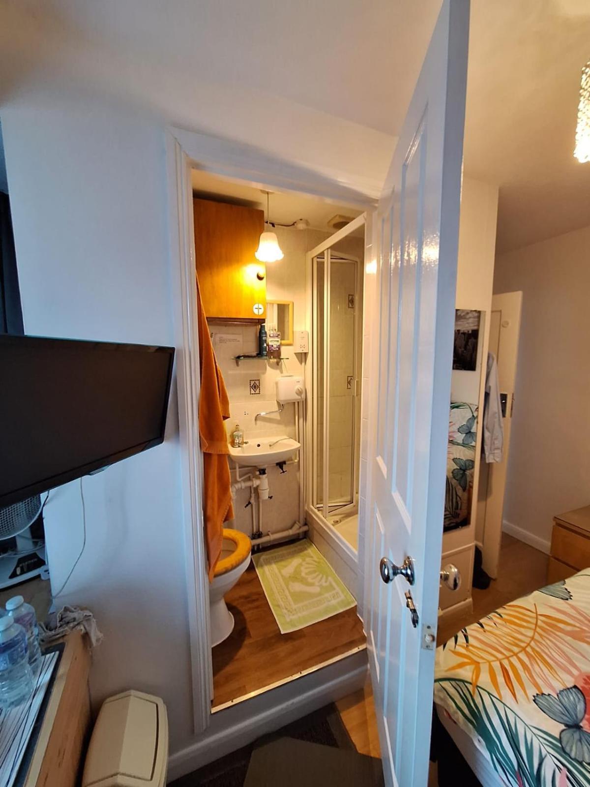 Harrow B & B Extérieur photo