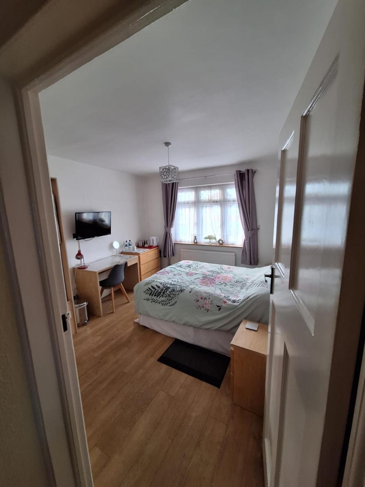 Harrow B & B Extérieur photo